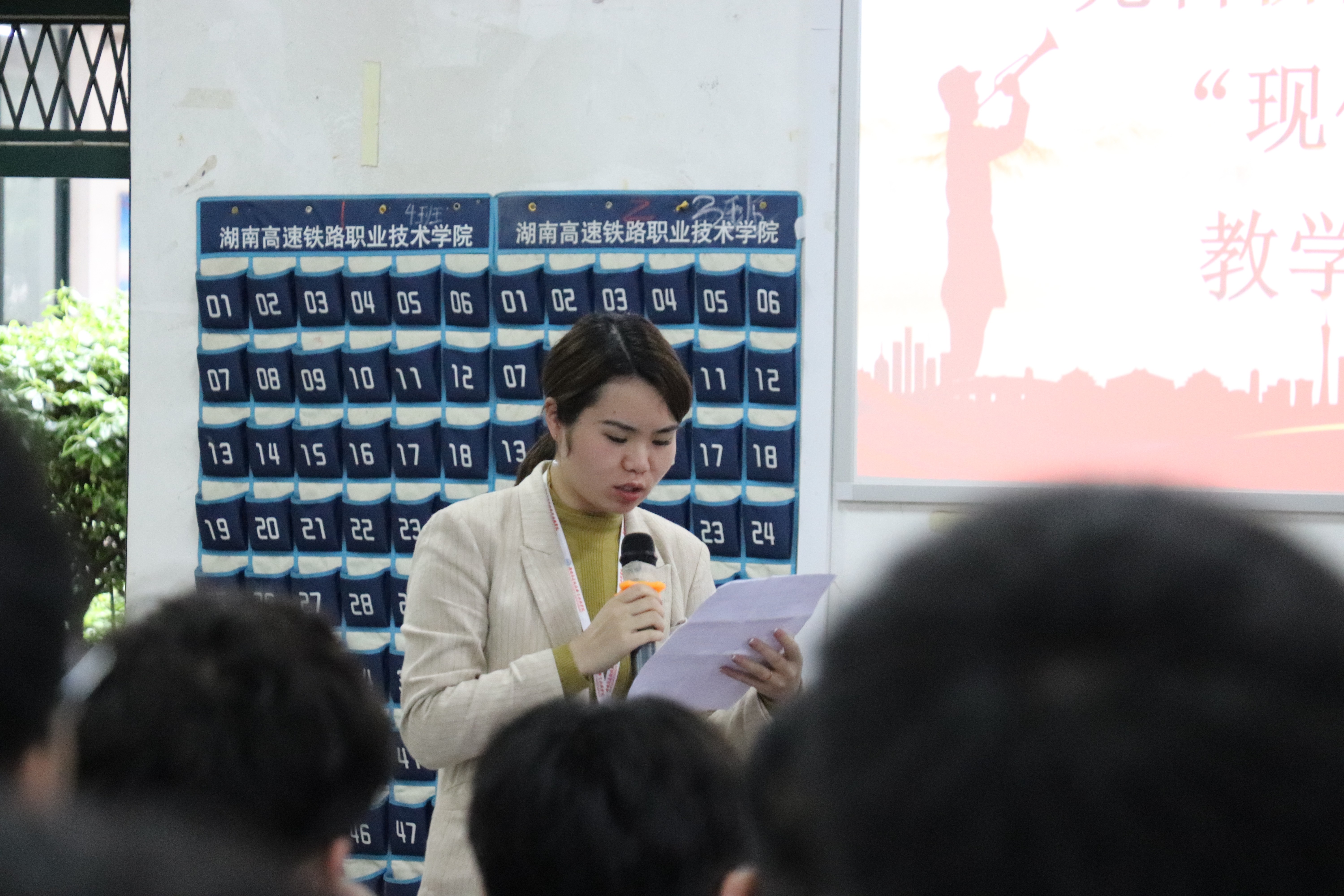 1618495230423088.jpg 先科桥隧学院秘书长王琴老师.JPG