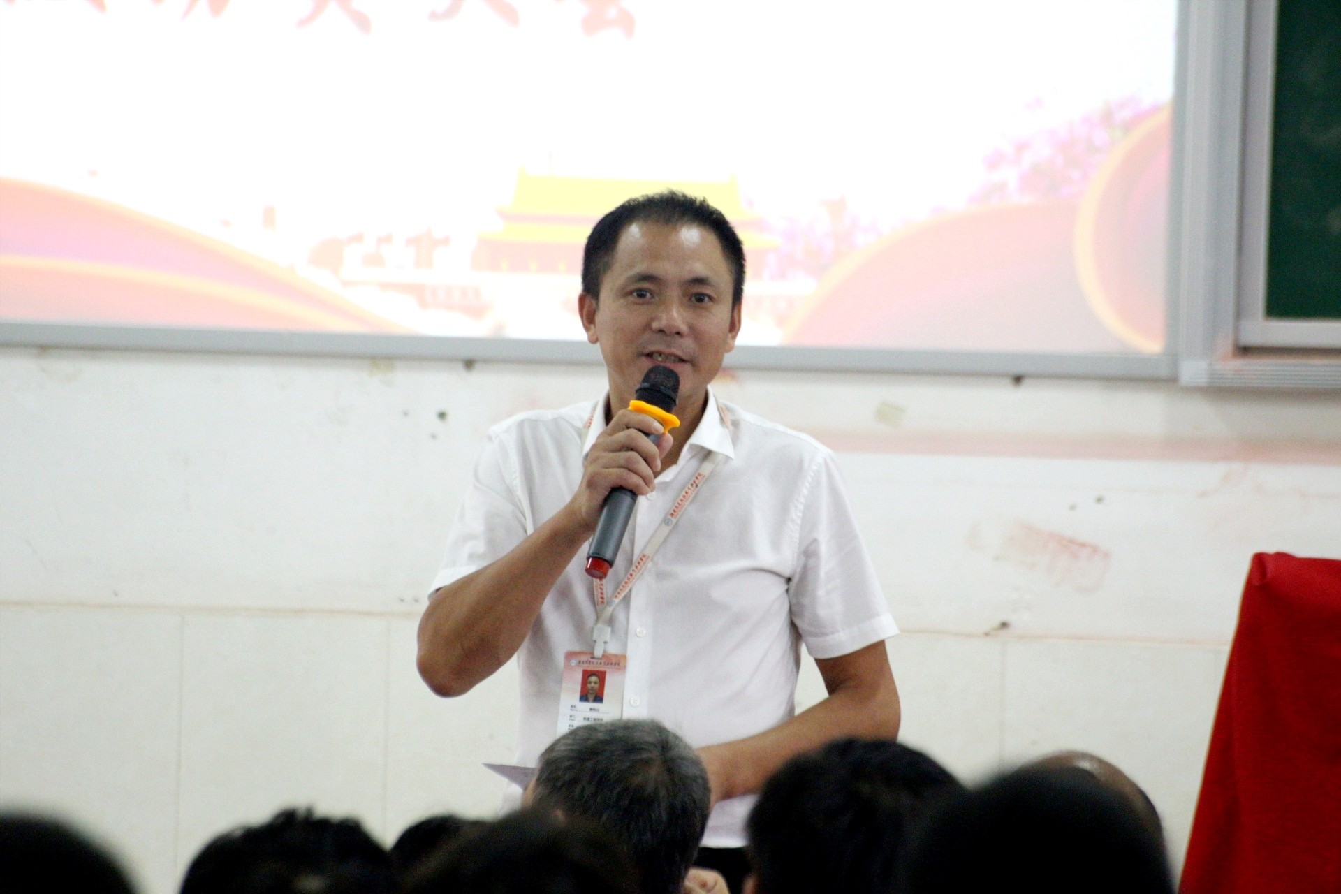 1631418041249756.jpg 铁道工程学院党支部副书记唐钧山发表讲话.jpg